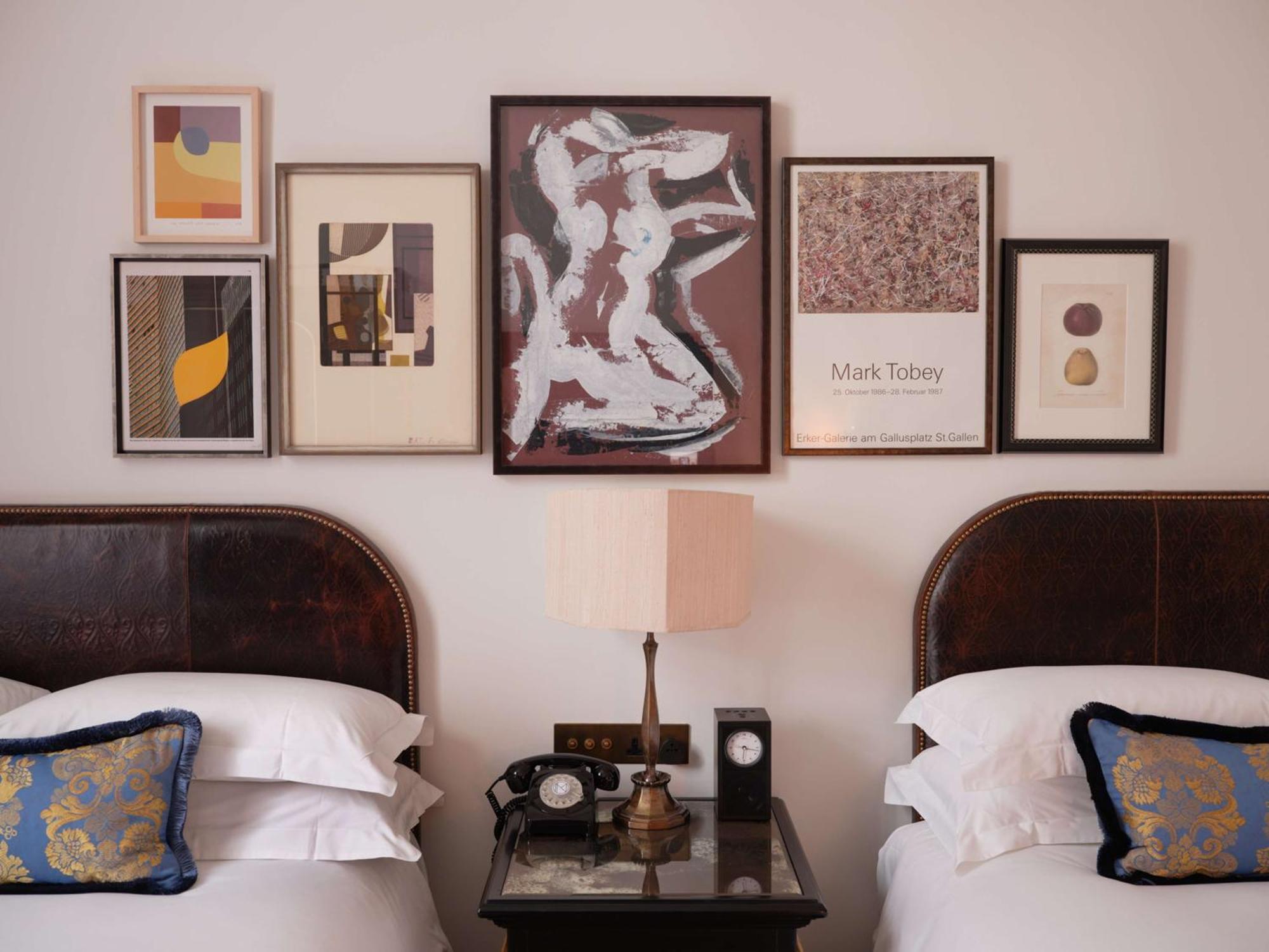 Nomad London Hotel Eksteriør billede Artwork by Jean-Michel Picart