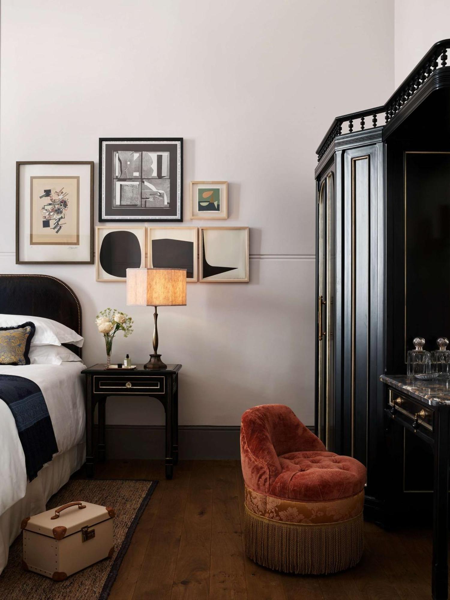 Nomad London Hotel Eksteriør billede A bedroom at The Ivy Hotel
