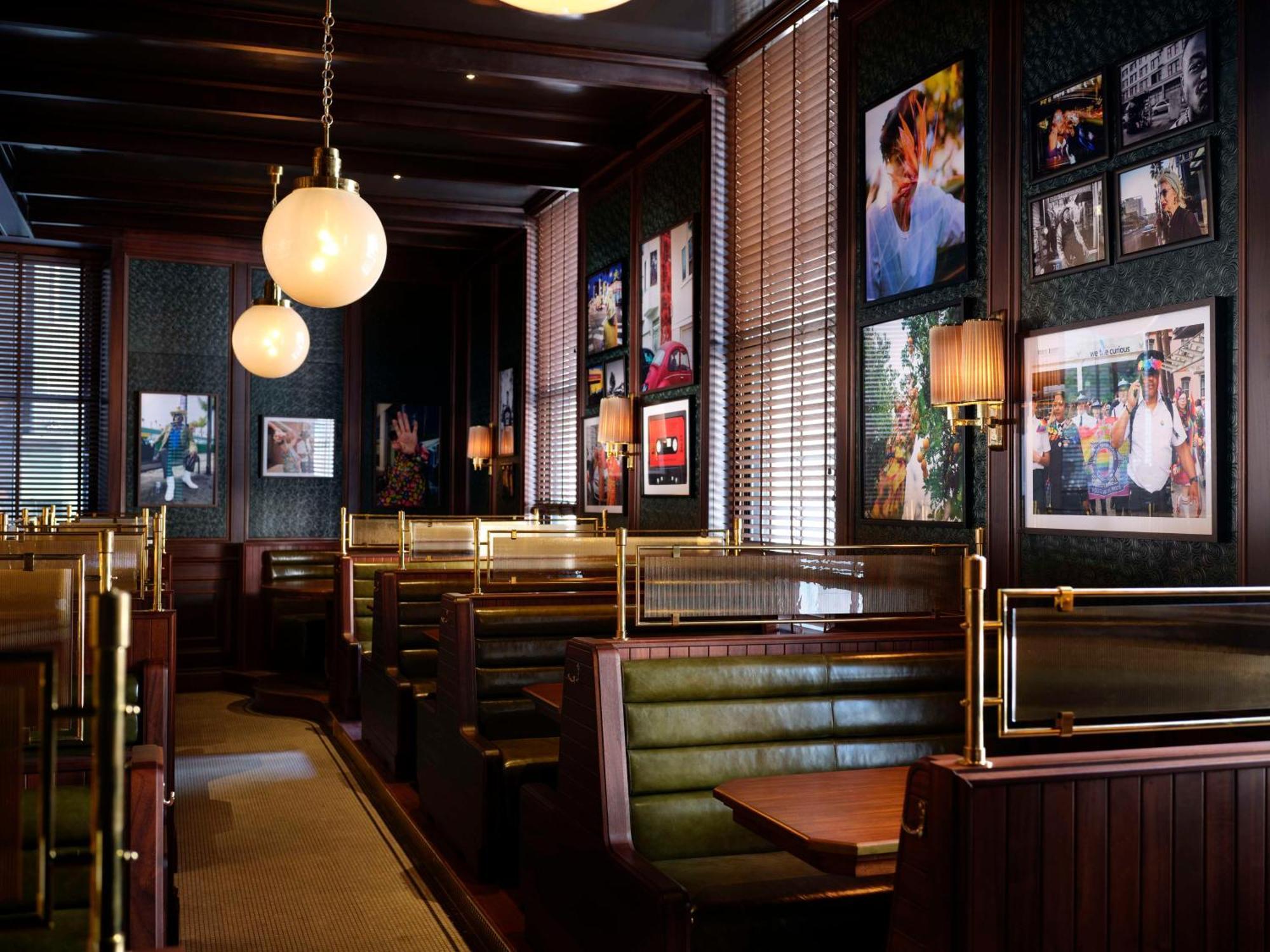 Nomad London Hotel Eksteriør billede Interior of a typical PF. Chang's